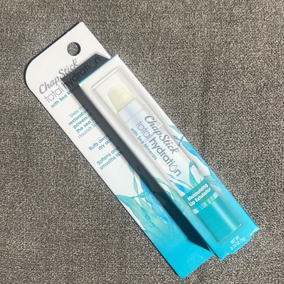 🥰🥰Chap Stick Total Hydration with Sea Minerals Moisturizing Lip Exfoliator🥰🥰 - Picture 2 of 3